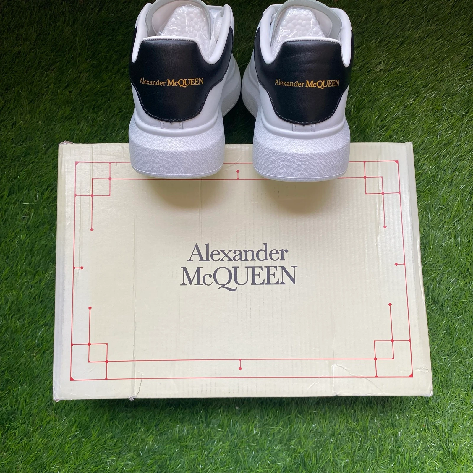 Alexander McQueen Oversized Brancas e Negras | Tamanho 36 | Novas | Com Caixa – photo 4